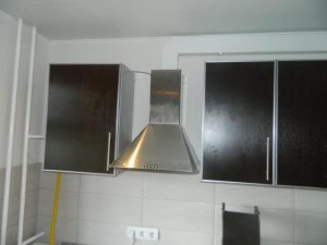 Установка вытяжки на кухне в Кызыле